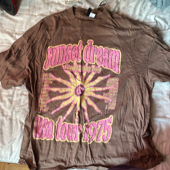 H&M shirt in brown, pink and yellow that suits all. - Picture 1 of 2